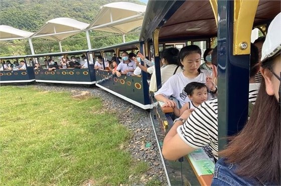 秋高氣爽，大家跟隨艾思捷一起團(tuán)建去呀.jpg