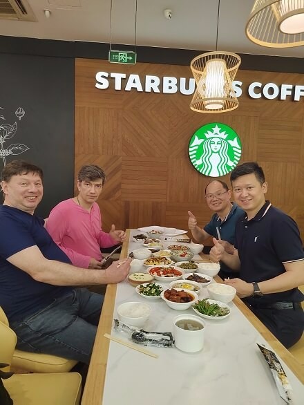 與客戶進(jìn)行簡單的午餐。.jpg